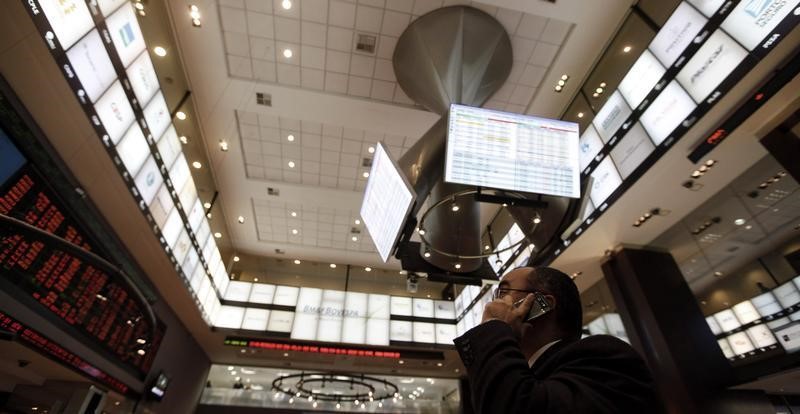 Ibovespa cai 0,76%, a 108,8 mil pontos, e cede 3,01% na semana
