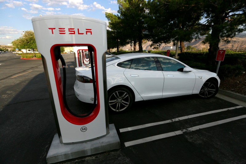 Tesla fecha seu primeiro showroom na China em mudança de estratégia, dizem fontes