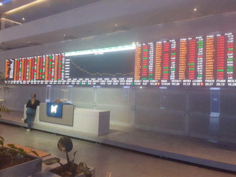Ibovespa tem alta tímida à espera de votação da PEC