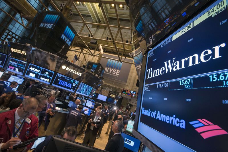 Wall Street fecha em alta após dados do PIB dos EUA aliviarem temores de recessão Por Reuters
