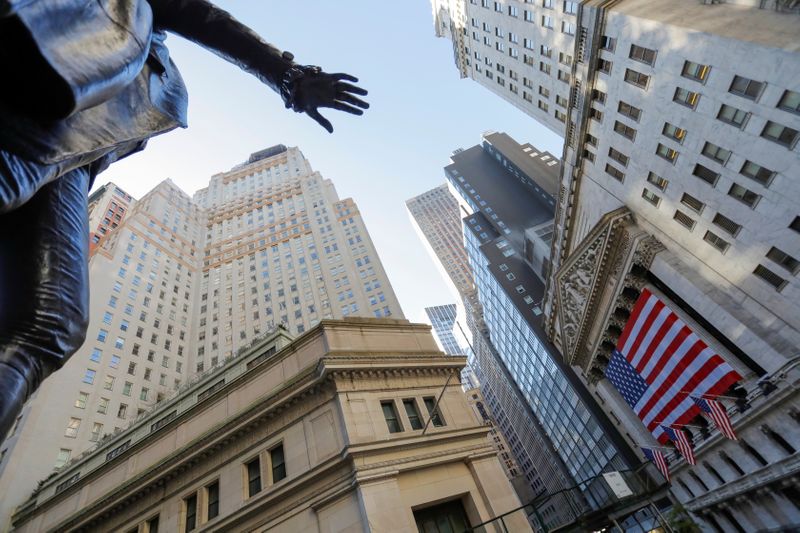 Wall Street fecha em alta e tem ganhos semanais à medida que reunião do Fed se aproxima Por Reuters