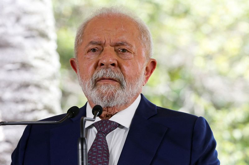 ANÁLISE-Lula põe BC independente à prova e gera luz ao levar juros ao centro do debate político Por Reuters