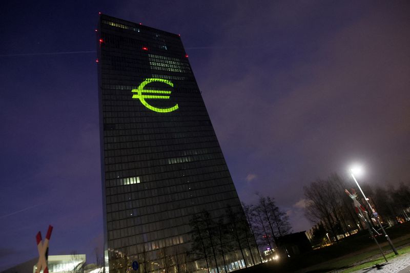 BCE precisa evitar alta complicações nos juros reais, diz Visco Por Reuters