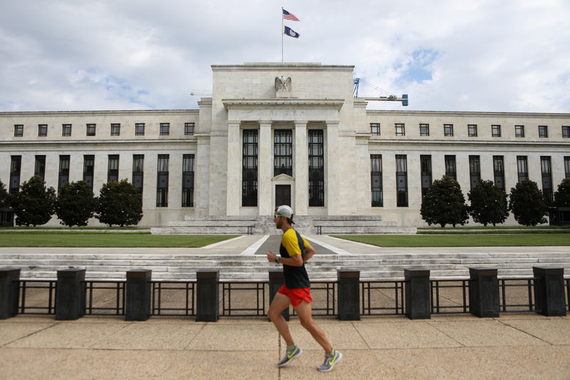Mais altas de juros são necessárias para conter "muito elevado", diz Collins, do Fed Por Reuters