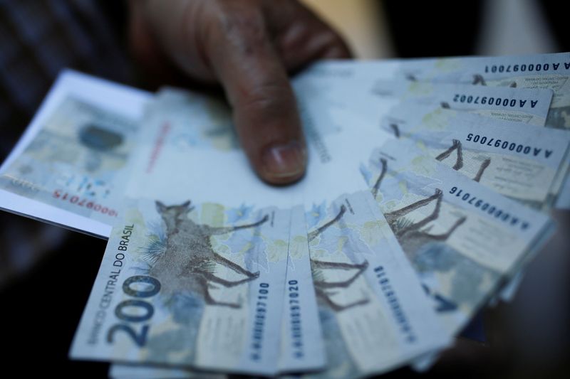 O Ministério da Gestão diz que taxas de juros elevadas afetam empresas e famílias Por Reuters