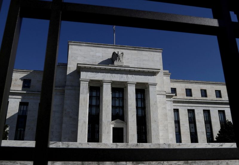 Waller e Bowman não apoiaram escolha do novo presidente do Fed de Chicago, diz reportagem Por Reuters