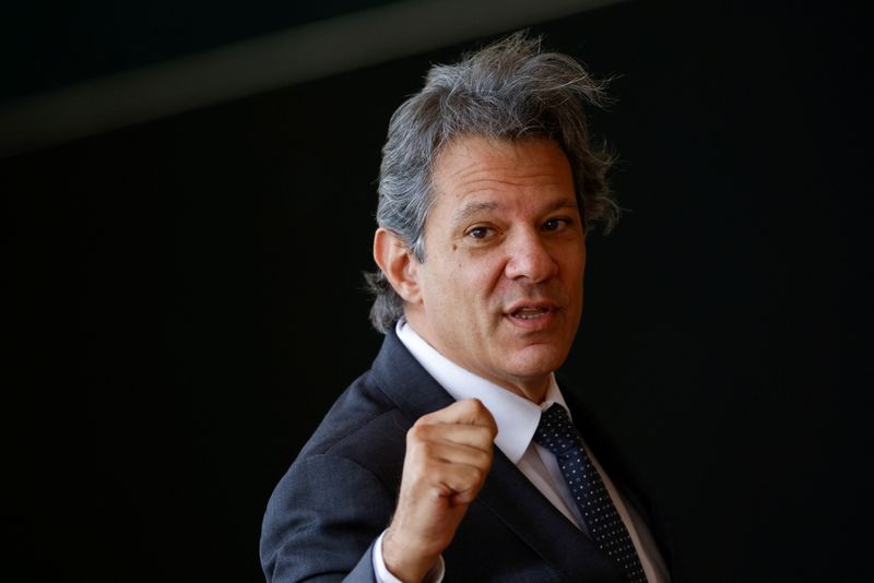 Acertar a mão no arcabouço fiscal é mais relevante do que discutir meta de inflação, diz Haddad