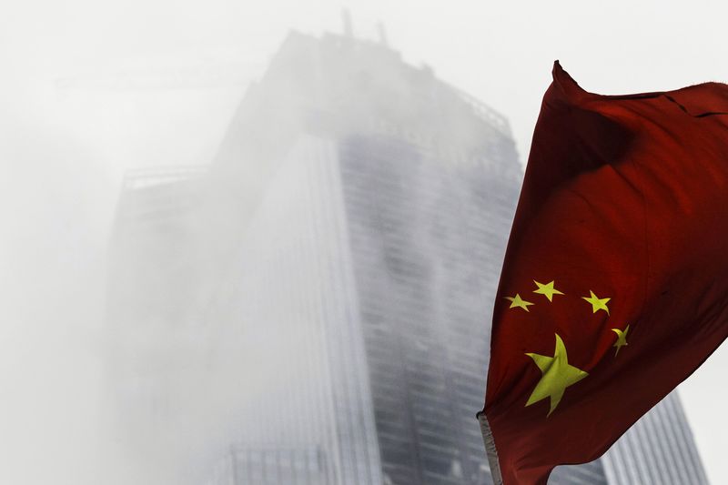 Atividade fabril da China surpreende com crescimento mais rápido em uma década