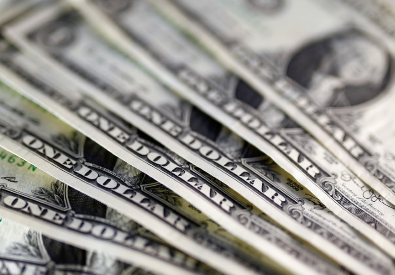 Dólar sobe 0,58% e se valoriza 1,19% na semana com crise de bancos lá fora
