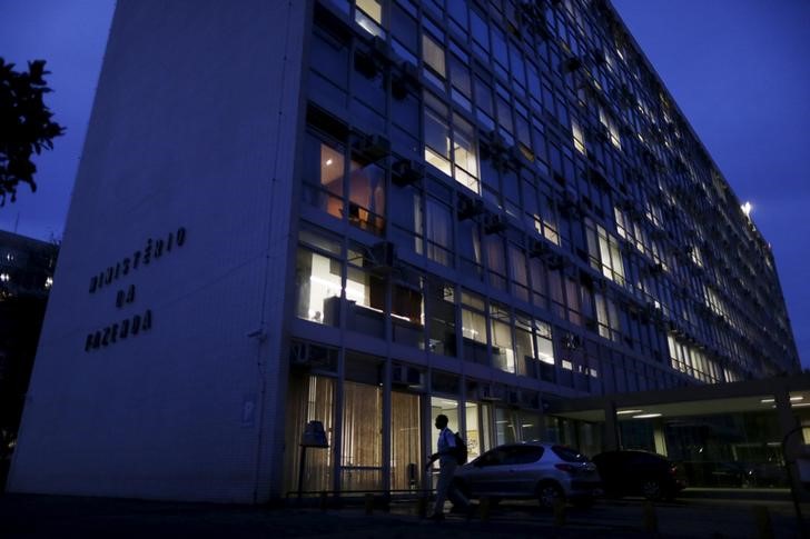 Fazenda reduz previsão oficial de crescimento do PIB para 1,61%