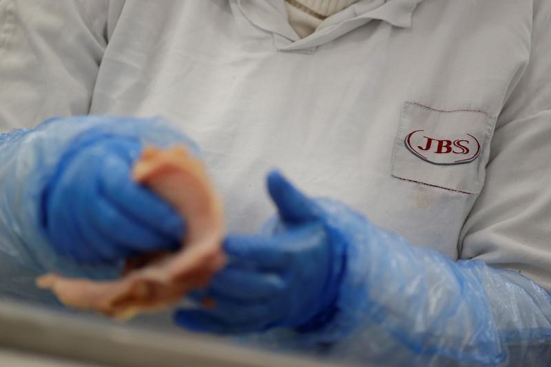 JBS registra lucro líquido de R$ 2,350 bilhões no 4º trimestre; queda de 63,7%