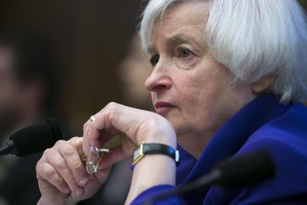 Presa entre os mercados financeiros e o Congresso, Yellen não agrada a nenhum dos dois Por Reuters