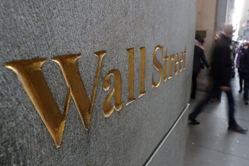 Wall Street sobe após autoridades do Fed acalmarem o nervosismo sobre os bancos Por Reuters