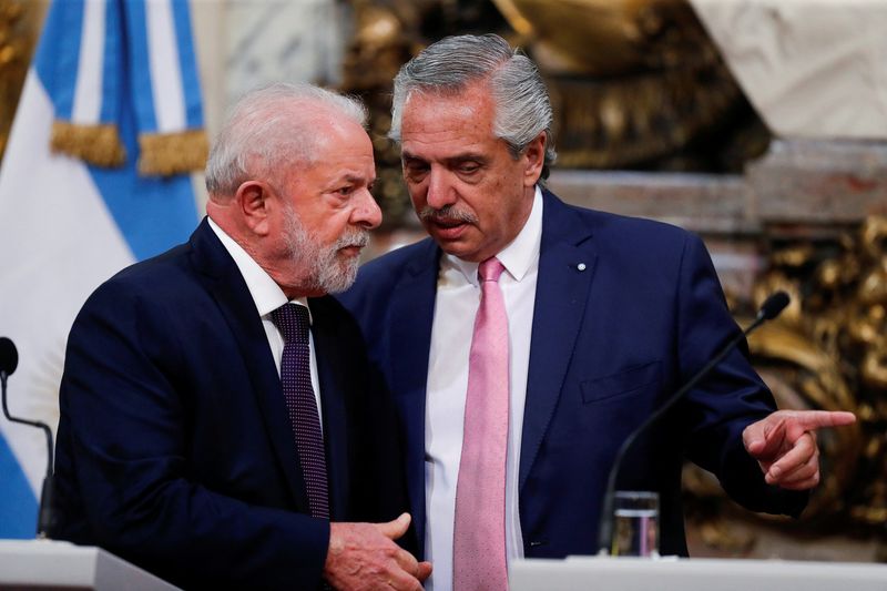 CORREÇÃO-Fernández conversa com Lula para tentar acelerar mecanismo de crédito a exportações brasileiras à Argentina Por Reuters