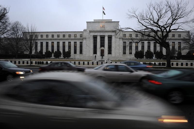 Fed fará pausa e depois cortará juros, apostará operadores Por Reuters