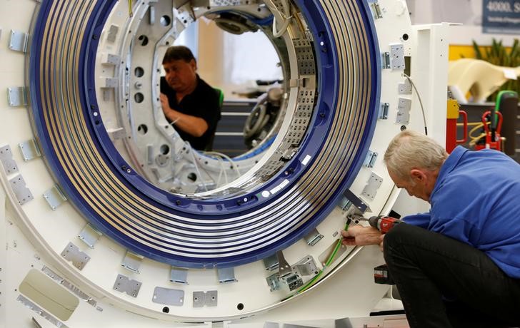 Setor manufatureiro dos EUA tem retração pelo 6° mês consecutivo em abril