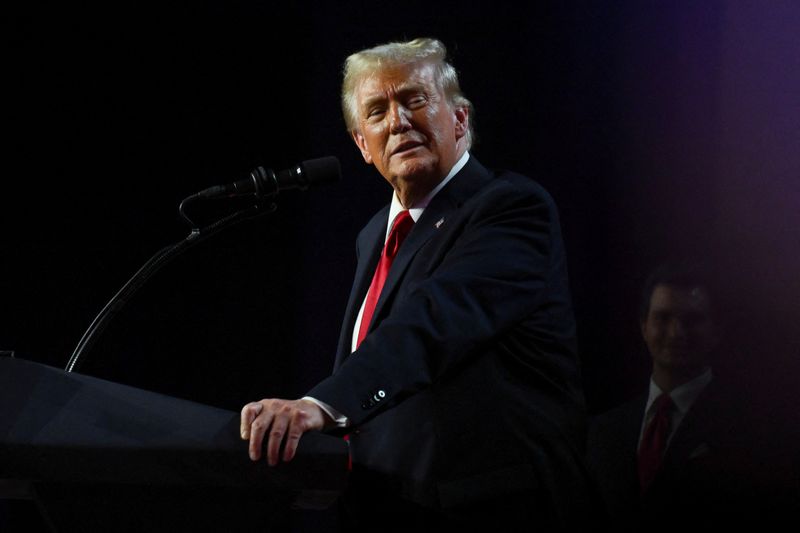 Busca de Trump por novo secretário do Tesouro se amplia, afirma fontes Por Reuters